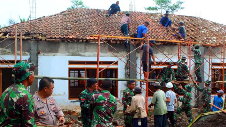 TNI Bantu Pembangunan Masjid di Sukaratu Kab. Tasik