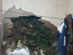 Tanah Longsor Terjang Kampung Cibuntu Tasikmalaya, Satu Rumah Rusak dan Dua Terancam