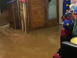 Banjir Terjang Salawu saat Warga Berbuka, Dua Rumah Rusak Berat