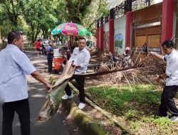Jalankan Amanat Presiden RI, Dinas LH dan Disporabudpar Kota Tasik Bersih-bersih Kantor Plus Area Dadaha
