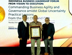 Bos JNE Mohamad Feriadi Soeprapto dapat Penghargaan Indonesia Best CEO 2025