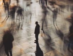 Ketika Pengakuan Orang Lain Lebih Nyaring Dari Suara Sendiri