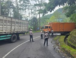 Tanjakan Bohong Kembali Makan Korban, Mobil Pengangkut Sembako Sempat Lumpuhkan Arus Salawu–Garut