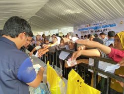 Tekan Harga Sembako, Polres Tasikmalaya Sulap Halaman Masjid Jadi Pasar Rakyat