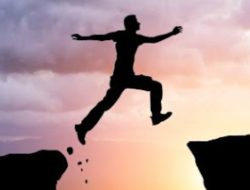 Melangitkan Mimpi, Membumikan Usaha