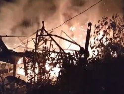 Sahur Berubah Mencekam, Dua Rumah Panggung di Salawu Tasikmalaya Ludes Dilalap Api