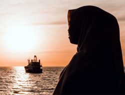 Perempuan dalam Naungan Syari’at bukan Komoditas Pasar