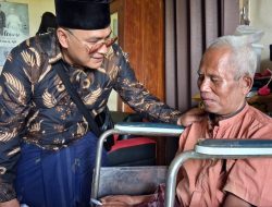 Save Jompo Yayasan Padi Salurkan Bantuan untuk Bah Olih, Lansia Lumpuh di Kawalu