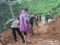 Tebing Longsor Tutup Jalan Taraju–Bojonggambir, Pengendara Sempat Panik saat Material Ambrol