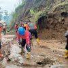 Longsor Tutup Akses Jalan di Cigalontang, Tim Gabungan Bergerak Cepat Lakukan Penanganan