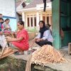 Anyaman Bambu Jadi Nadi Ekonomi Warga Kampung Cikiray Tasikmalaya