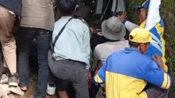 Avanza Hantam Pekerja Proyek di Tepi Jalan Tasik Garut, Evakuasi Korban Berlangsung Dramatis