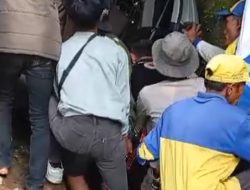Avanza Hantam Pekerja Proyek di Tepi Jalan Tasik Garut, Evakuasi Korban Berlangsung Dramatis