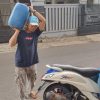 Kemarau Panjang, Penjual Air Keliling di Cigalontang Tasikmalaya Kebanjiran Pesanan