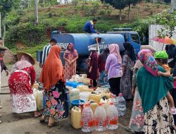 Kekeringan Kian Parah, 1.150 KK di Bojonggambir Tasikmalaya Alami Krisis Air Bersih