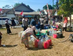 Krisis Air Bersih Meluas, Polsek Tanjungjaya Salurkan 5.000 Liter Air untuk Tiga Kampung Terdampak Kekeringan