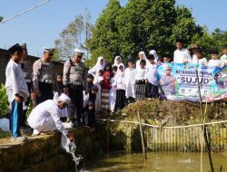Satlantas Polres Tasikmalaya Salurkan Kambing hingga Benih Ikan, Dorong Ketahanan Pangan Berbasis Pesantren