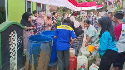 380 KK di Cikubang Taraju Kesulitan Air, FK Tagana Bergerak Salurkan 18 Ribu Liter