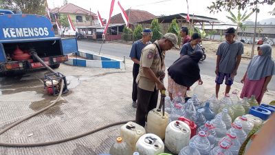 Tagana Kembali Salurkan 6.000 Liter Air Bersih untuk Warga Sukaraja