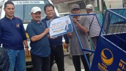 Sampah Jadi Perhatian, Lola Nelria Salurkan Gerobak ke DPC NasDem Se-Kota Tasikmalaya