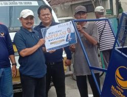 Sampah Jadi Perhatian, Lola Nelria Salurkan Gerobak ke DPC NasDem Se-Kota Tasikmalaya