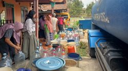 Krisis Air Bersih di Cibalanarik Tasikmalaya, Tagana dan Donatur Kirimkan 18.000 Liter