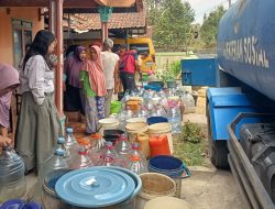 Krisis Air Bersih di Cibalanarik Tasikmalaya, Tagana dan Donatur Kirimkan 18.000 Liter