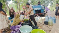 Krisis Air Bersih di Tanjungjaya Tasikmalaya, Warga Berbondong-bondong Bawa Jeriken