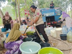 Krisis Air Bersih di Tanjungjaya Tasikmalaya, Warga Berbondong-bondong Bawa Jeriken