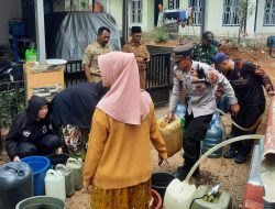 Sumur Mengering, Warga Bojonggambir Rela Antre Demi Mendapatkan Air Bersih
