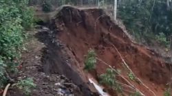 Irigasi Cibiuk Putus Diterjang Longsor, Rumah Warga Salawu Tasikmalaya Terancam