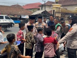 Warga Mangunreja Dapat Kejutan Jumat Berkah dari Polres Tasikmalaya