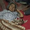 Bertahun-tahun Terbaring Sakit, Mak Warti Disambangi Relawan Save Jompo Yayasan Padi