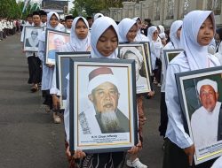 Ribuan Santri Meriahkan Kirab HSN 2026 di Tasikmalaya, Foto Ulama Sepuh Jadi Sorotan